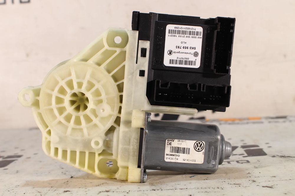 Motor vidro frente esquerdo VOLKSWAGEN Golf VI (5K1)