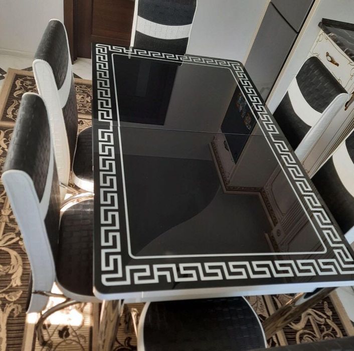 Раскладной кухонный стеклянный обеденный стол и стулья Обідній стіл