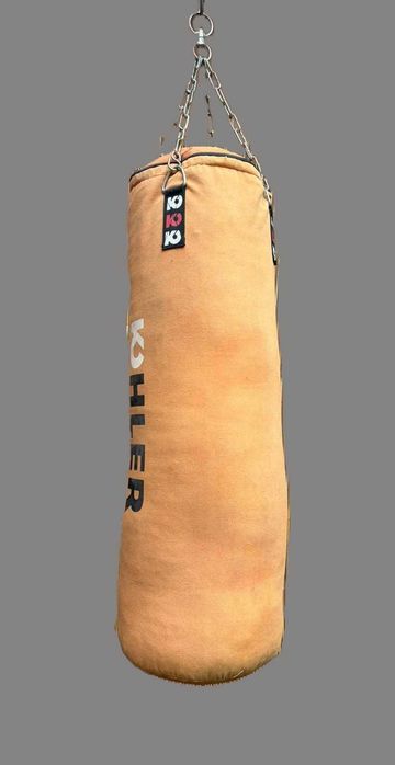 Saco de boxe, Kohler, feito em lona bege,  medidas 103X46 cm