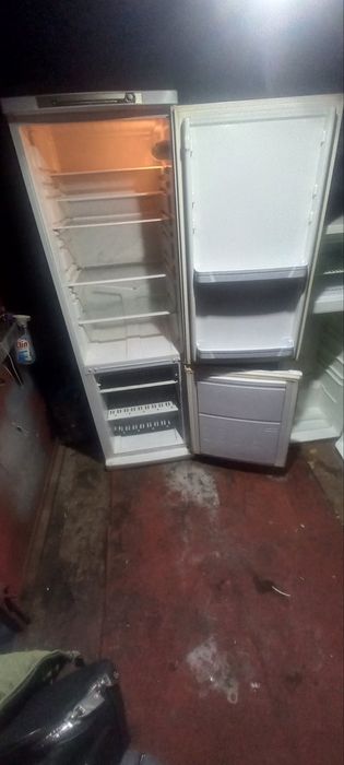 Продам холодильник indesit