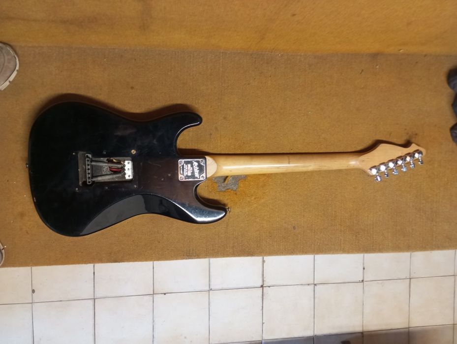 Guitarra ashton antiga