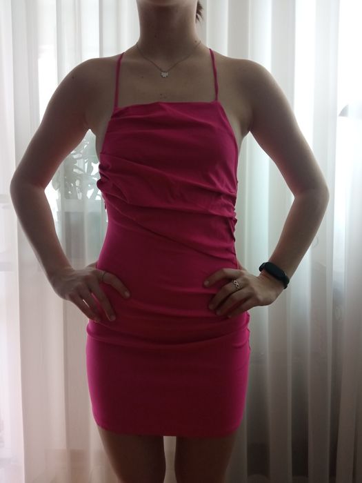 Sukienka PULL&BEAR w kolorze fuksji