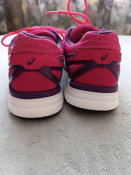 Жіночі кросівки asics б/у 39 розмір ( 24,5 см)