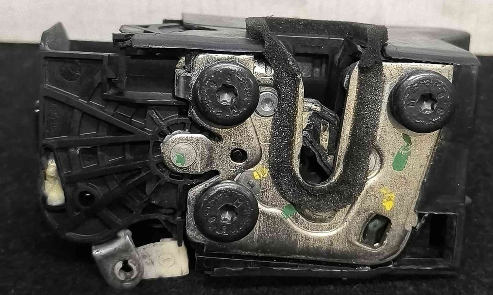 Fechadura / Fecho Porta Direito 805024778R - DACIA DUSTER