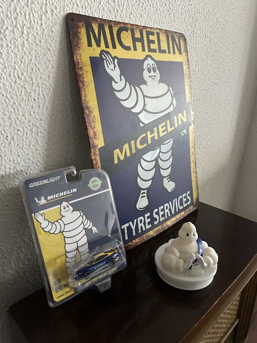 Mascote, carrinho e michelin