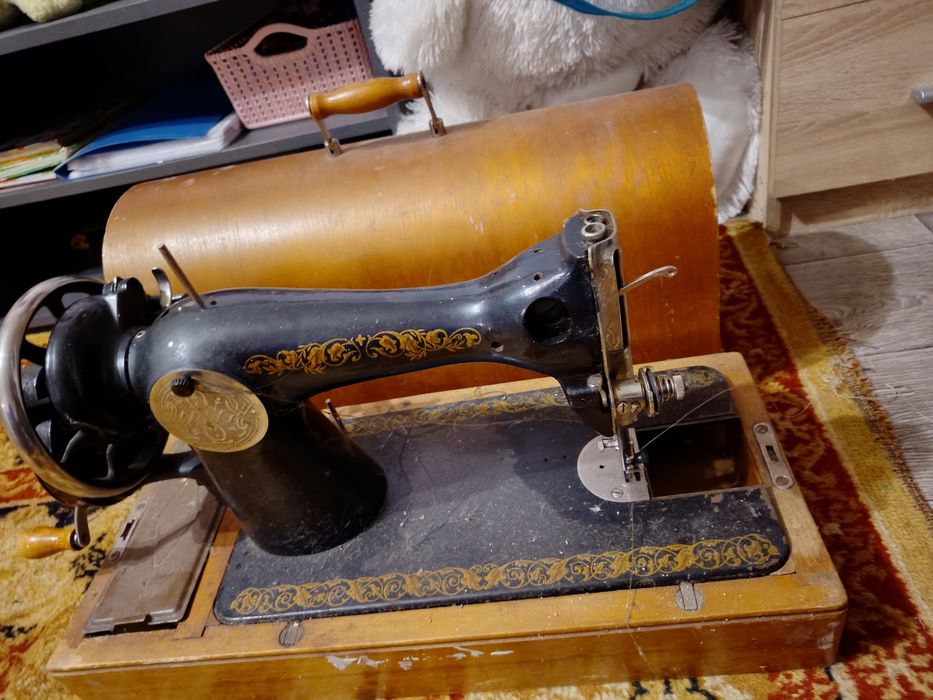 Продам швейную машинку