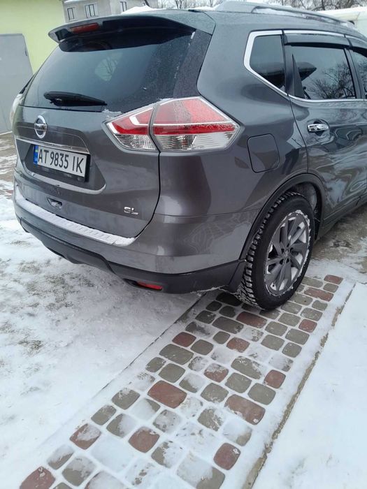 Nissan rogue 2016 року