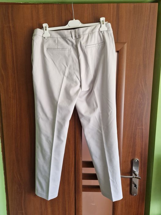 Garnitur damski jasno szary (żakiet 42 + spodnie 38)