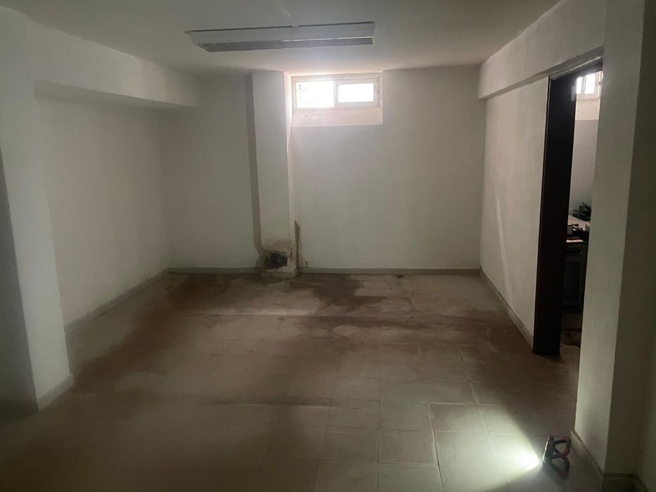 Aluga-se loja em cave em Alcochete