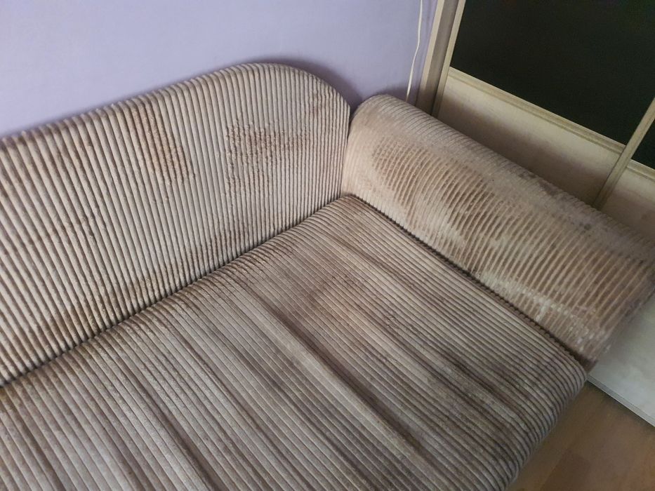 Kanapa-sofa z funkcją spania i metalowym stelażem
