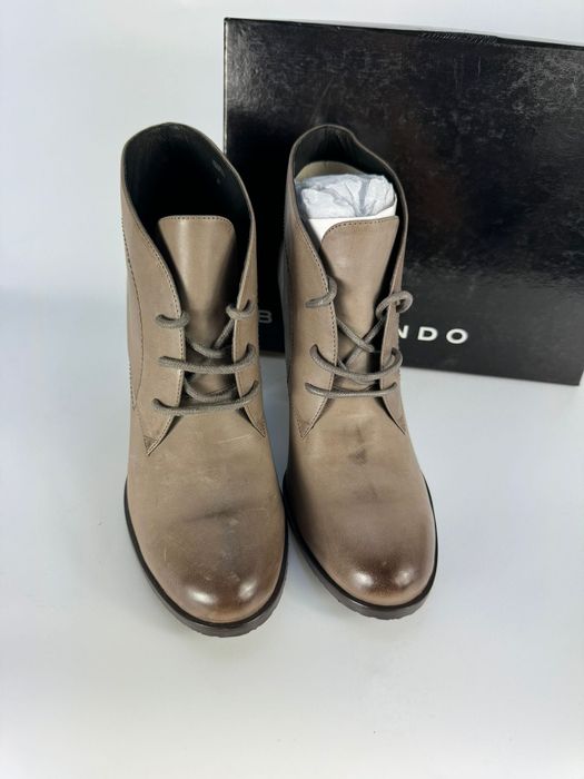 Nowe botki wiązane na obcasa BELMONDO  41