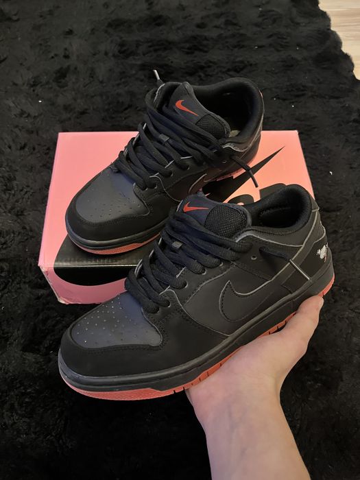 Nike dunk low sb black pigeon