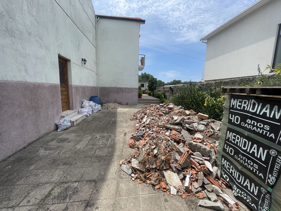 Oferece-se entulho – ÁGUAS SANTAS