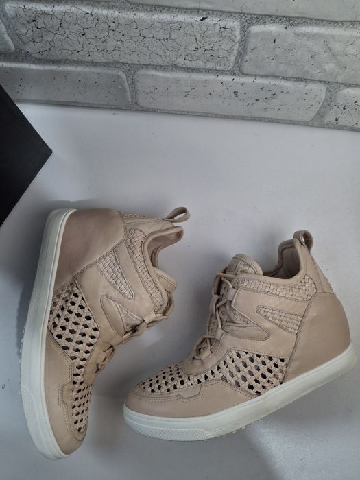 Sneakersy na koturnie Carmela r.38 skóra naturalna