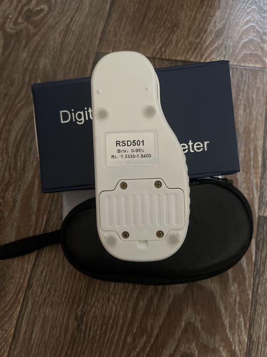 продам цифровой рефрактометр RSD501