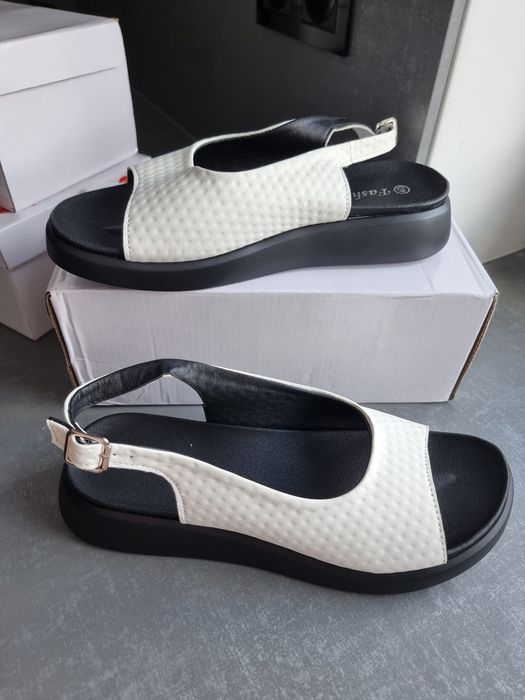 Lekkie jak piórko nawet na szeroką stopę idealne r.41 26,5cm