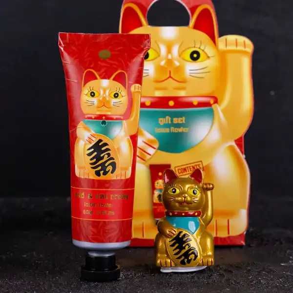 Dzień Kobiet zestaw upominkowy WINGKATZE / MANEKI NEKO