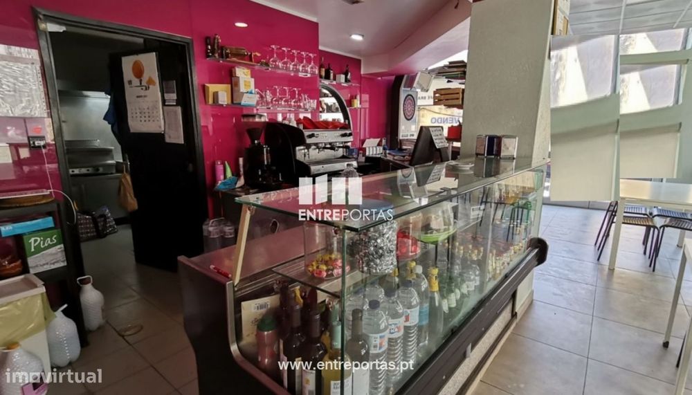 Venda de loja em pleno funcionamento como café, Póvoa de Varzim