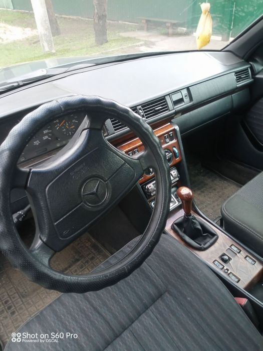Мерседес 124е250