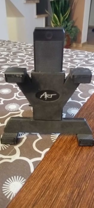 Uchwyt samochodowy na tablet