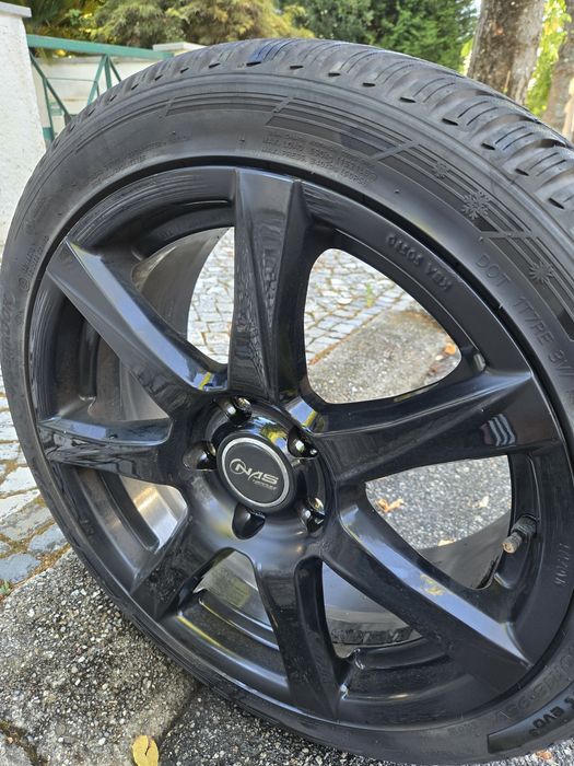 Jantes Pretas de 18 OZ design com pneus