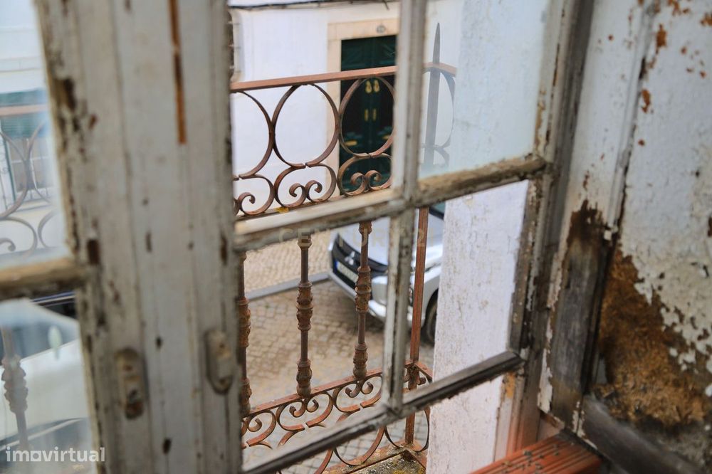 Imóvel para Reabilitação Total | Rua 13 de Dezembro | 175 m² | Campo M