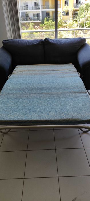 Sofá de dois lugares