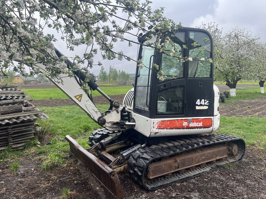 Мініекскаватор BOBCAT 442   7.5 тон