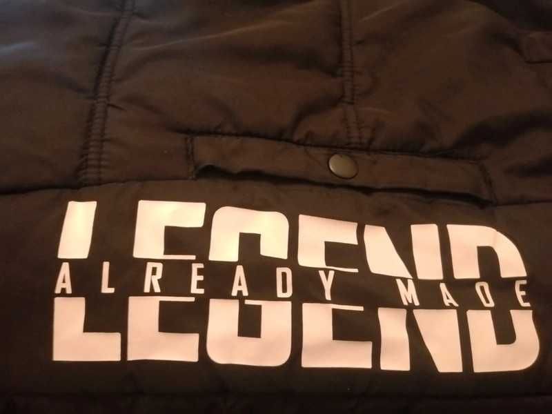 Blusão marca Crosswing preto acolchoado com capuz