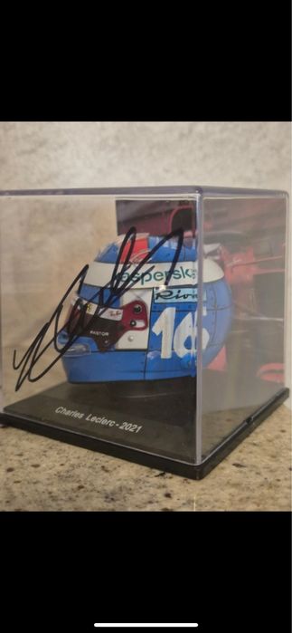 Capacete Charles Leclerc autografado