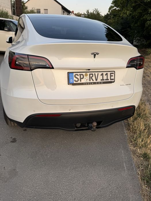Tesla Y long range hak holowniczy felgi turbiny