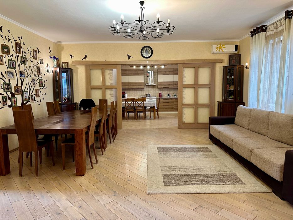 Будинок з ремонтом, меблями і технікою в передмісті Києва