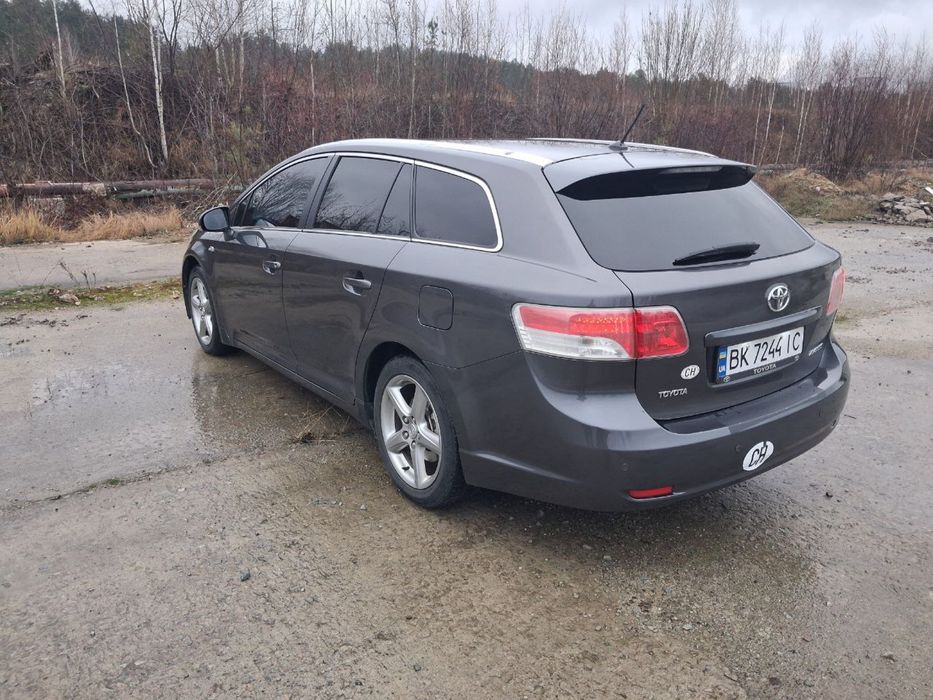 Продам тойота авенсіс