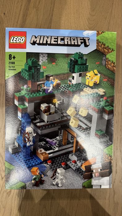 Конструктор Lego Minecraft Перша пригода 21169