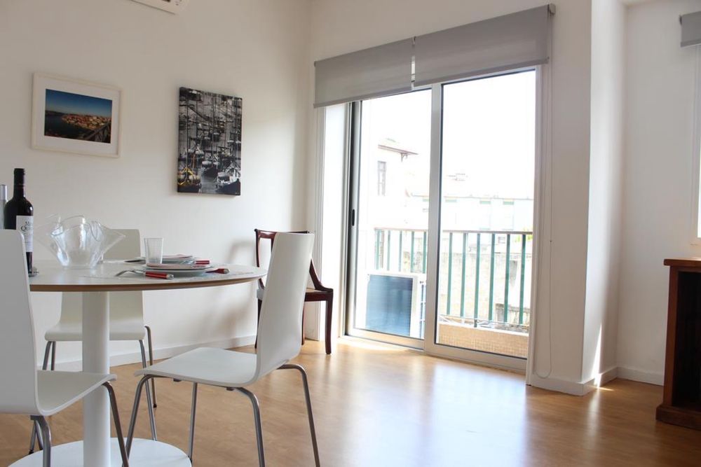 T1 arrendamento centro porto com varandas