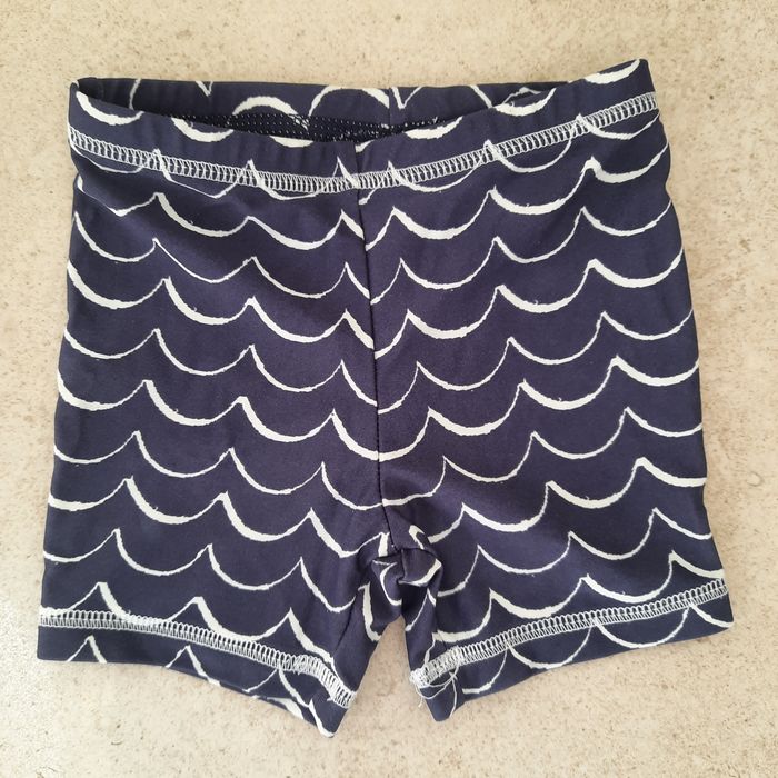 Kąpielówki NEXT 74 UPF 50+ 6-9msc chłopięce niebieskie fale