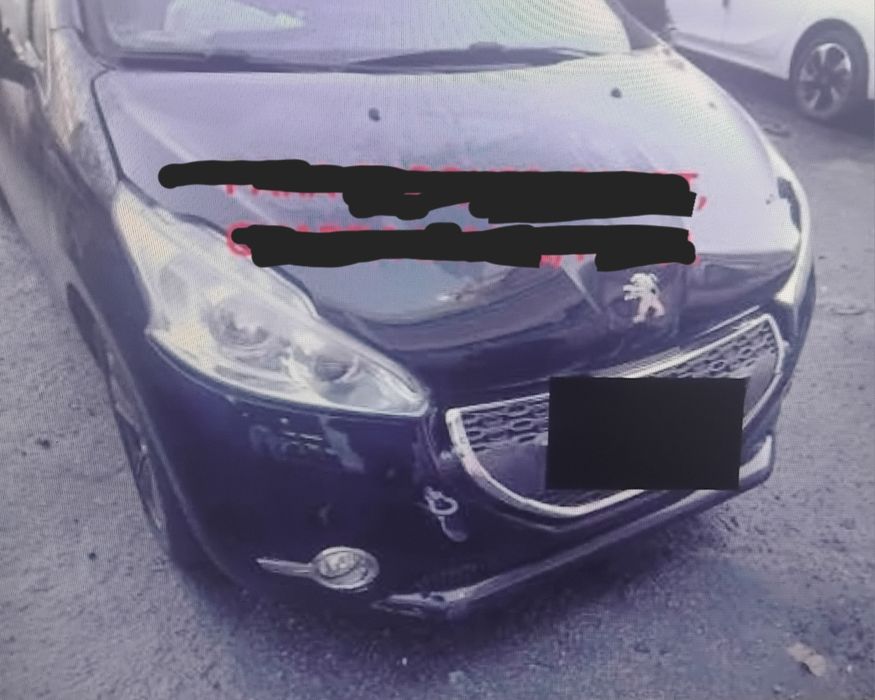 vendo Peugeot 208 1.2 vti 82 cv  nacional acidentado salvado