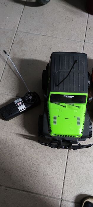 Jeep Wrangler Rubicon zdalnie sterowany zielony