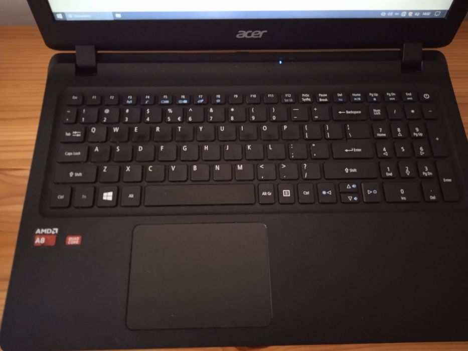 Laptop Acer ES1-523
