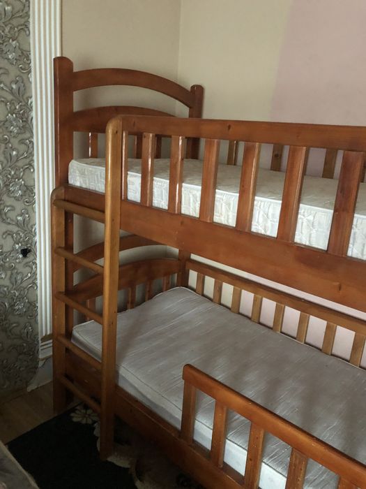 Продам ліжко на 2 поверхи б/у з матрацами