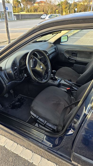 BMW 318 Tds  a circular