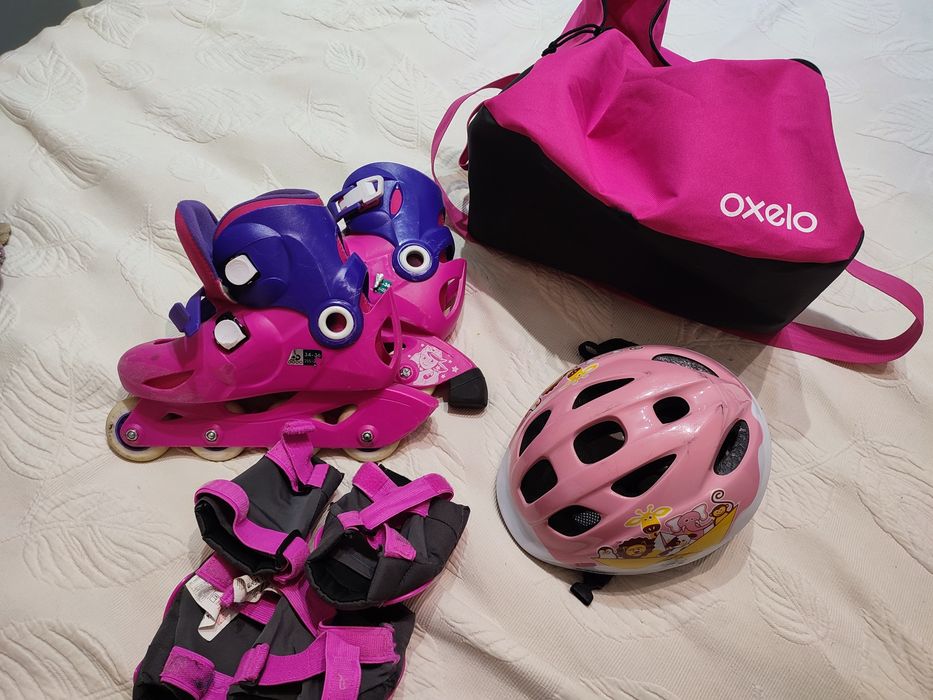 Patins em linha com saco, capacete e proteções