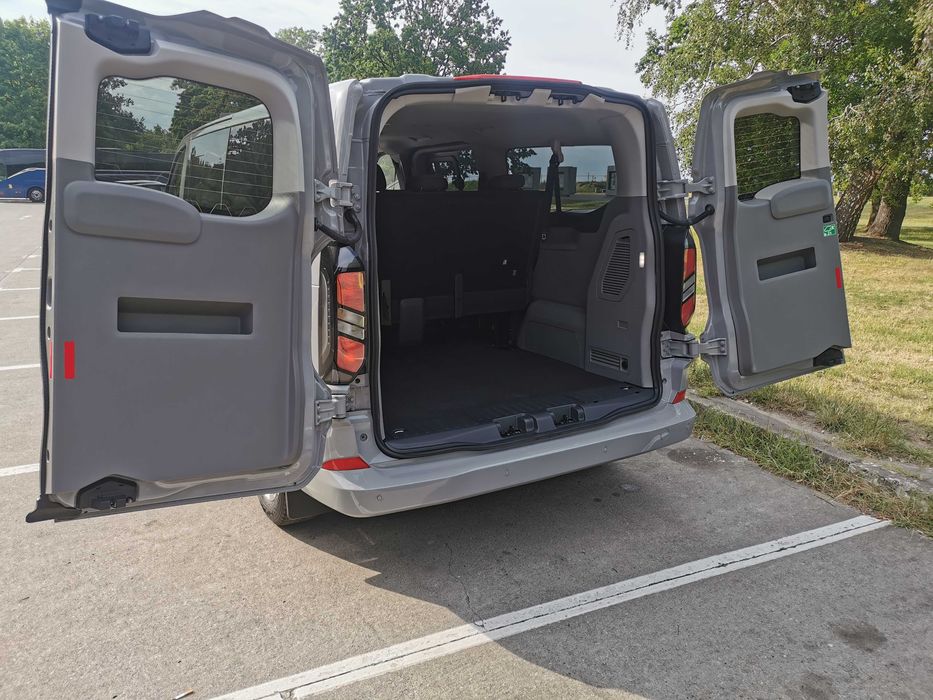 Wynajem busa 8-osobowego z kierowcą lub bez.