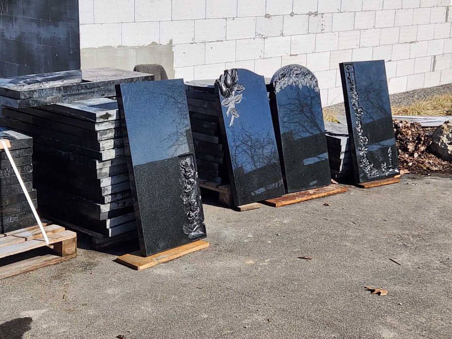 Гранітні пам'ятки.  Розпродаж залишків.