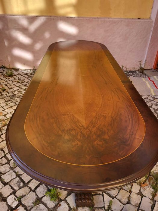 Mesa  de madeira nobre
