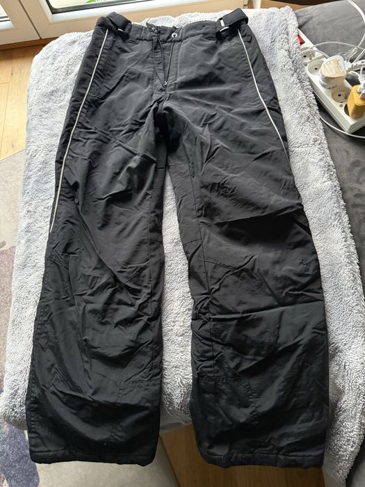 Czarne spodnie narciarskie rozmiar 152