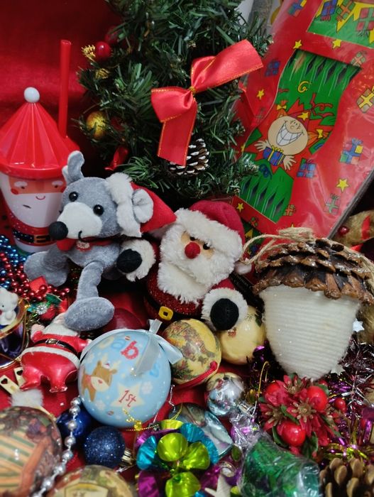 Великий лот новорічних іграшок, кульки та багато іншого, лоти