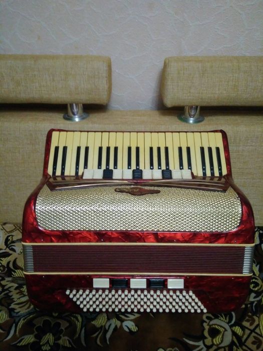 Повний 4/4 німецький акордеон  11+5.
