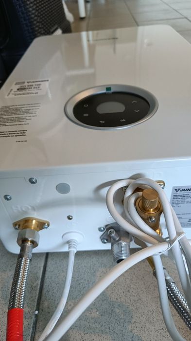 Esquentador Termostático JUNKERS Hydronext 17L 5700 S (estanque) Gas N