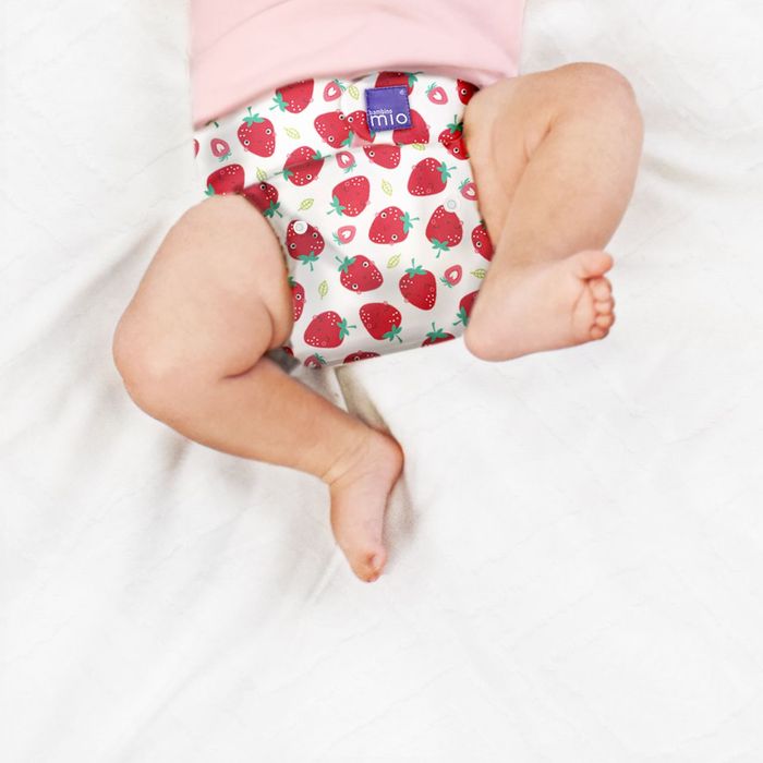 Otulacz na pieluchy Bambino Mio rozmiar 2 truskawki